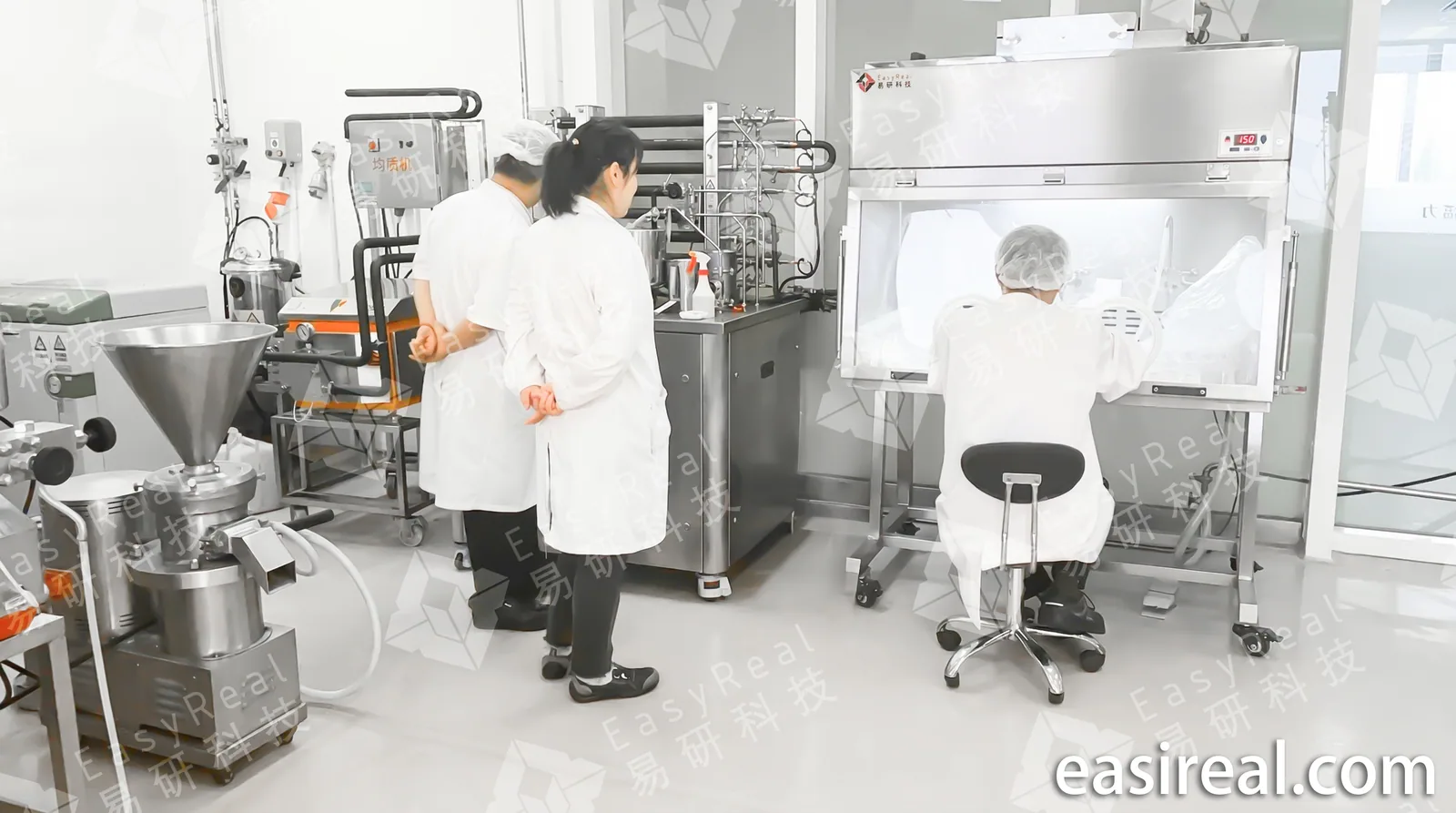 乳品与流体饮料研发中试系统操作现场